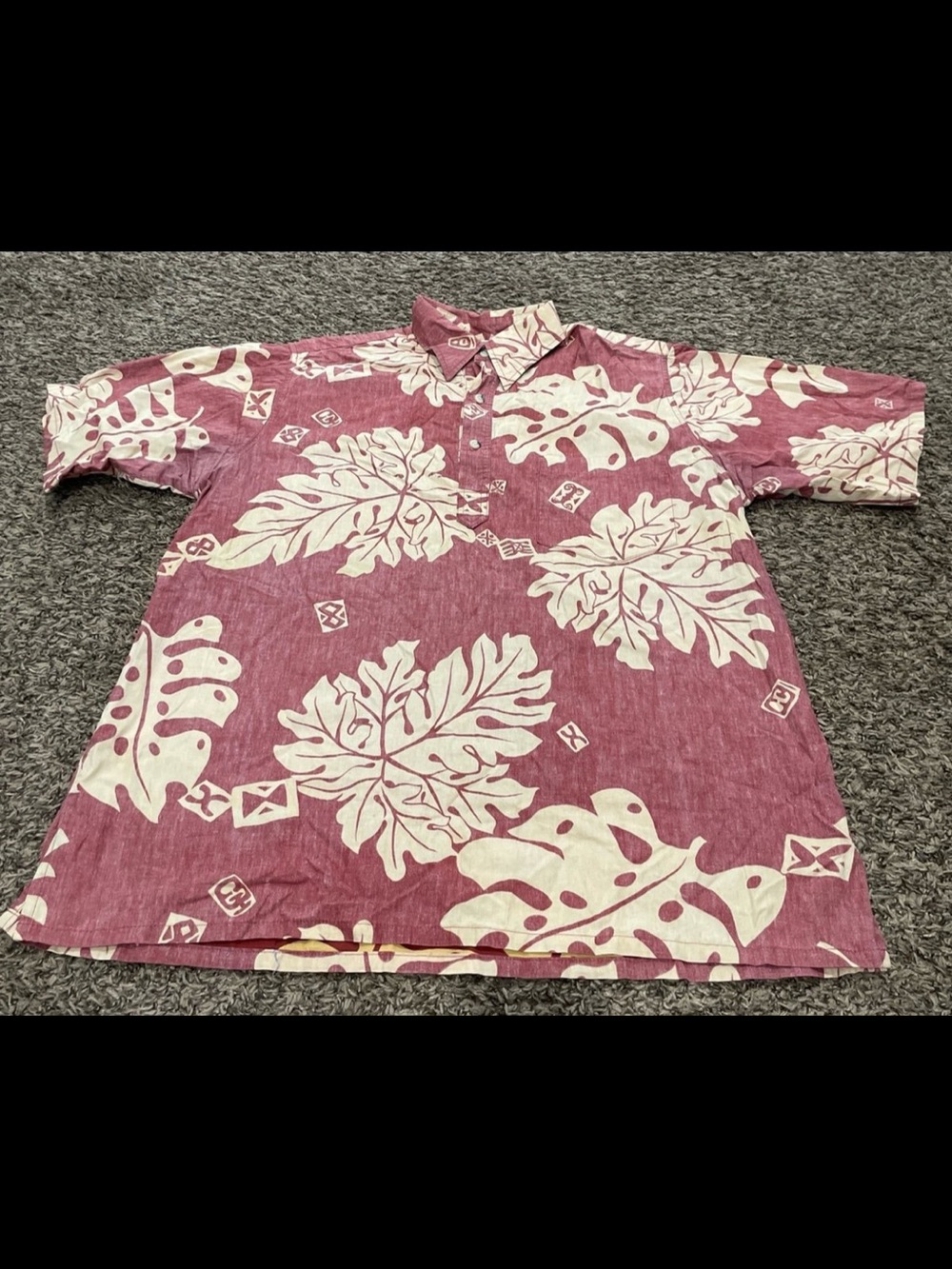 Go barefoot three button reverse print, red and cream Hawaiian print large
